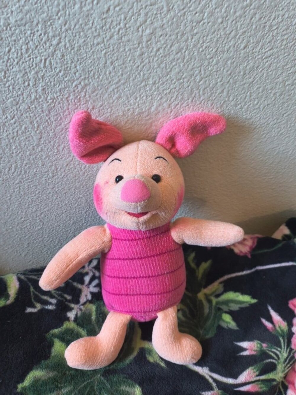 Disney/Mattel 2000 Piglet Loves To Hug Talking Plush Works